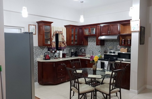 Eden Gardens Apartment | Kensington Oasis 2b/3bth- New Kingston (24 hrs security, free wifi, hot water)