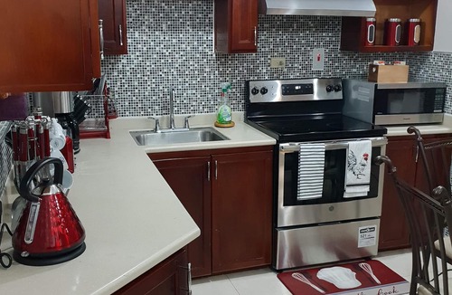 Eden Gardens Apartment | Kensington Oasis 2b/3bth- New Kingston (24 hrs security, free wifi, hot water)