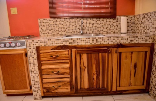 Molynes Gardens Apartment | Kingston Sunset Guest Apartment I