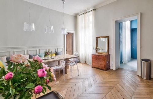 Les Iles Apartment | L'ile Saint-Louis by Weekome