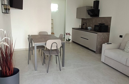 Castelnuovo del Garda Condo | L'olivo- Accommodations 5 minutes from Gardaland, in the quiet among vineyards and olive trees.