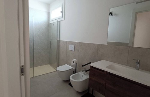 Castelnuovo del Garda Condo | L'olivo- Accommodations 5 minutes from Gardaland, in the quiet among vineyards and olive trees.