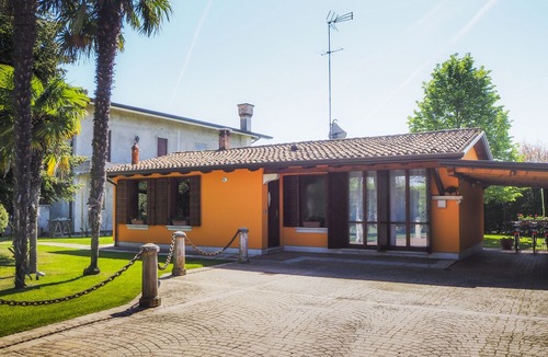 Ca' Savio House | LA BRIGATA APARTMENTS (Orange House)
