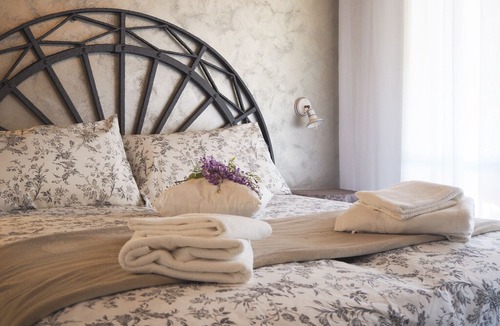 Ca' Savio House | LA BRIGATA APARTMENTS (Orange House)