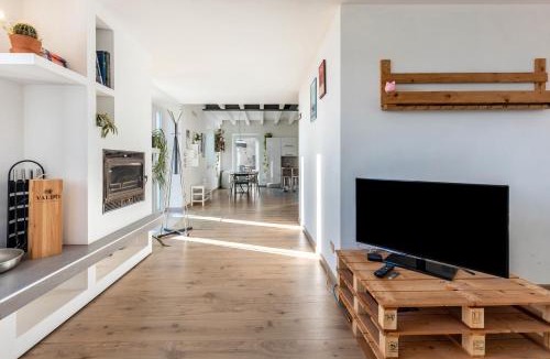 Nord-Est House | La Casa In Collina Con Vista