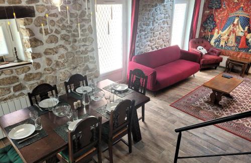Villiers-sur-Morin House | La demeure des maraudeurs -10min Disney-Jardin & BBQ