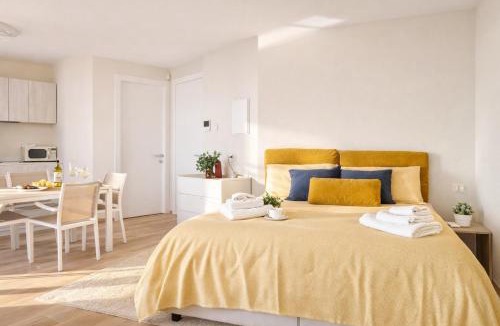 Monte Apartment | La Gialla Attico dAmore By Case al Lago