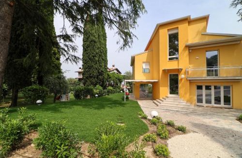 Monte Apartment | La Gialla Attico dAmore By Case al Lago
