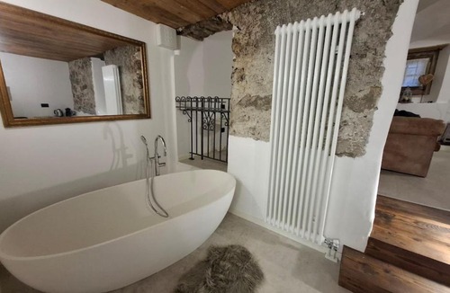 Montagnaga Apartment | La SUITE delle Scuderie, con Vasca Freestanding, PetFiendly con Area Cani