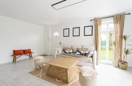 Magny-le-Hongre House | La Villa Nova Pomponne - 3 chambres et jardin