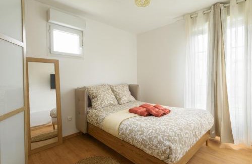 Magny-le-Hongre House | La Villa Nova Pomponne - 3 chambres et jardin