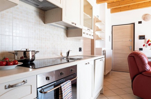 Plassi Apartment | La Villetta - Perfect holiday home with garden, lake view and pool