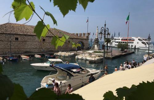 Lazise Old Town Apartment | Lacisivm Lake View