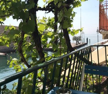 Lazise Old Town Apartment | Lacisivm Lake View