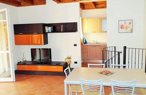 Solarolo Apartment | Lake Garda 10, Borgo Torchio