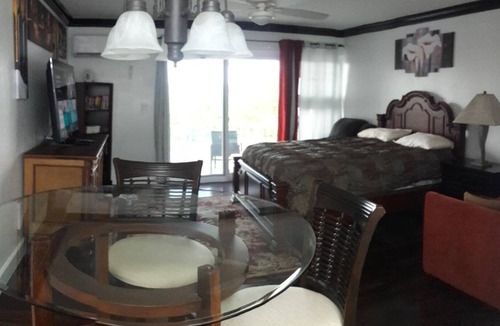 Downtown Condo | LAKEVIEW STUDIO ON GOLF COURSE