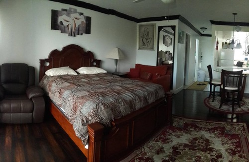 Downtown Condo | LAKEVIEW STUDIO ON GOLF COURSE