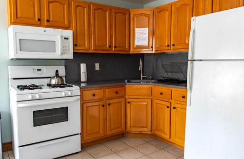 East New York Apartment | Large 3BR Apartment in Brooklyn with Balcony