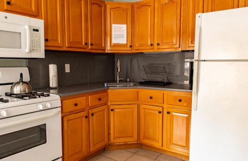 East New York Apartment | Large 3BR Apartment in Brooklyn with Balcony