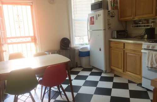 Williamsburg Apartment | LARGE BRIGHT ROOM IN EAST WILLIAMSBURG.