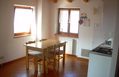 Castelletto Apartment | Laura apartment with balcony, garden and lake view