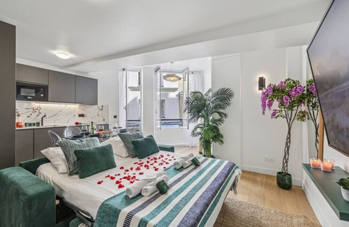 Saint-Germain-des-Pres Apartment | Lavie Maison : Cozy flat in Saint Germain
