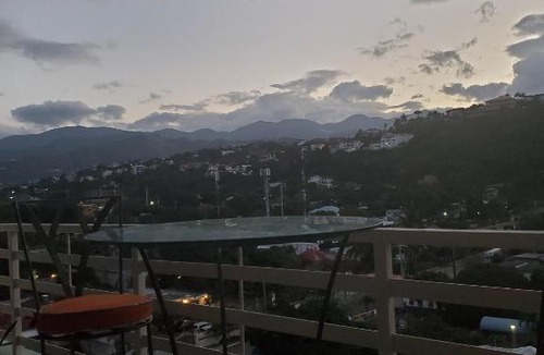 New Kingston Apartment | Le Luxe Penthouse 2BR w AC Wifi & 24 hr sec