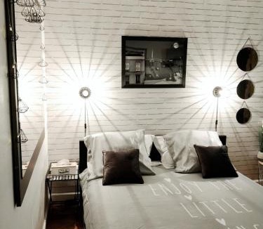 Antony Apartment | Le Parisien T1Antony-Berny by Beds4Wanderlust - 35m2 avec Balcon - Aéroport Orly 5miles - Train Station RER B ORLYVAL 1mile