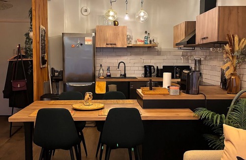 Le Plessis-Robinson Apartment | Le Plessis-Capitale: Apartment and private garden