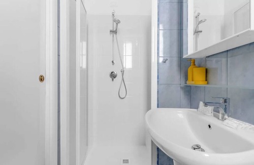 NoLo Apartment | LE16 [Cathedral-Loreto] Central Modern