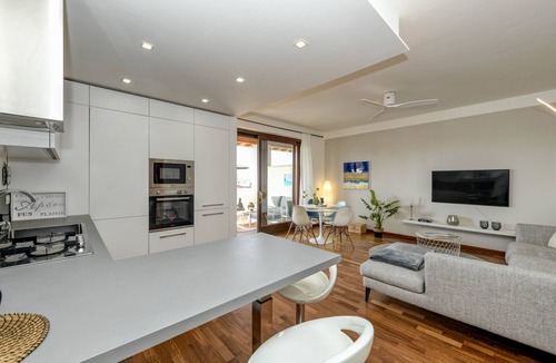 Moniga del Garda Apartment | Leone: modern apartment in Moniga