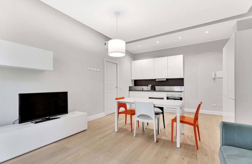 Central Station Apartment | Lepetit 3 Welcomely - Two Bedroom Apartment, Sleeps 5