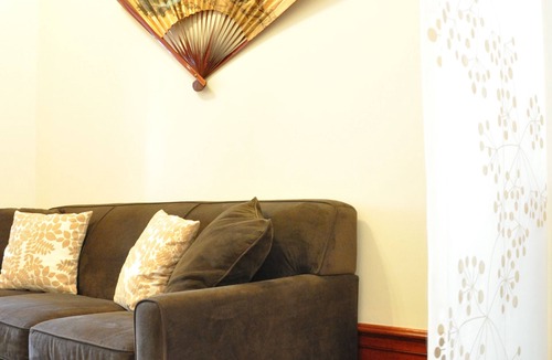 Upper Manhattan Apartment | Lita's - Spectacular Sun-filled Parlor 1 Bedroom Suite in Harlem Landmark Area