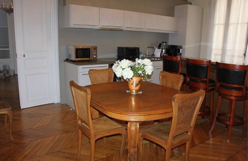 Saint-Germain-des-Pres Apartment | Live the Left Bank Legacy –Chic Stay by Café de Flore,Brasserie Lipp&Deux Magots