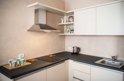 Roe Volciano Apartment | Lives