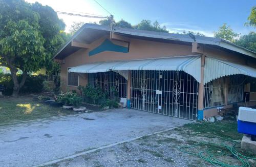 Spanish Town Zone Apartment | Livi's Hide-Away!