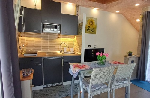 Ovest Apartment | Locazione turistica - monolocale su giardino
