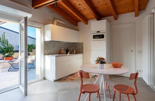 Albate Apartment | Loft Park & Rail Private Parking included