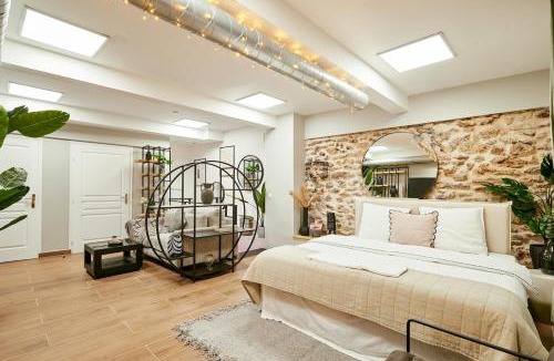 20th Arrondissement Apartment | Loods Cinema - Florian