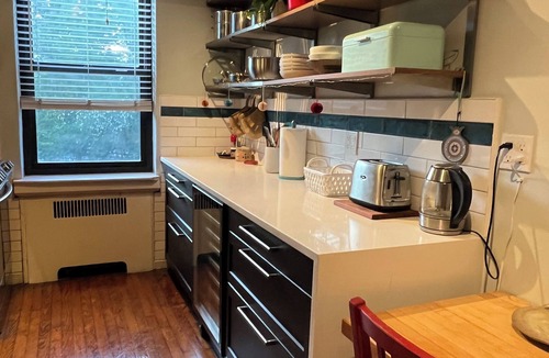 Fort George Apartment | Looking for an August sublet in the city? Check out our fabulous 1 bedroom