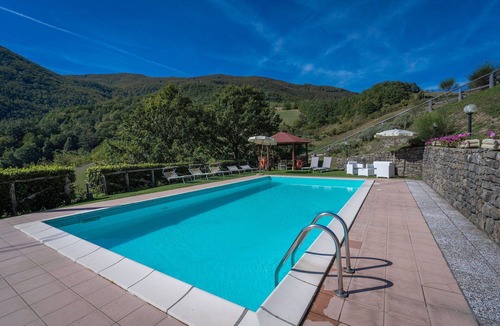 Cutigliano Apartment | Lovely apartment for 4 people with WIFI, pool, TV and pets allowed
