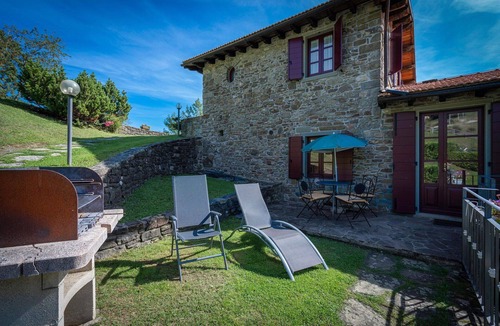 Cutigliano Apartment | Lovely apartment for 4 people with WIFI, pool, TV and pets allowed