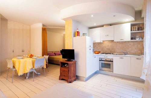 Sarnico Apartment | Lovely apartment for 4 people with WIFI, A/C, TV and terrace