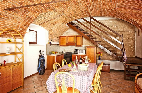 Cunettone Apartment | Lovely apartment for 6 guests with WIFI, A/C, pool, TV, patio and pets allowed
