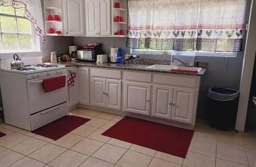 George Town Apartment | Lower Deck apt.