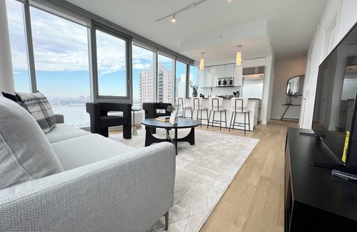 Lincoln Square Apartment | Luxe 2 bedroom apartment in Midtown - 24 hour doorman