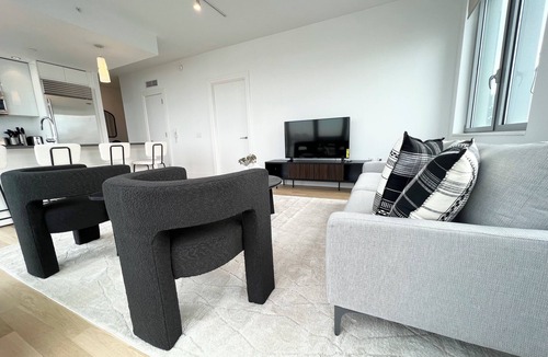 Lincoln Square Apartment | Luxe 2 bedroom apartment in Midtown - 24 hour doorman
