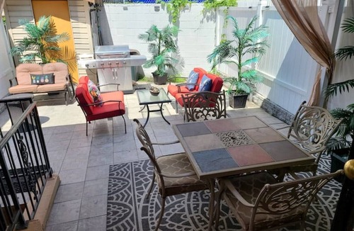 East New York Apartment | Luxe-Exquisite & Cozy-15 minutes to JFK Airport, 2-minute walk to L train to NYC