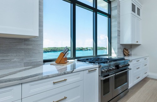 Staniel Cay Villa | LUXE: RENT 3 WAYS:ENTIRE ESTATE, UPPER or LOWER LEVEL. EACH HAS PRIVATE ENTRANCE