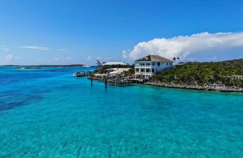 Staniel Cay Villa | LUXE: RENT 3 WAYS:ENTIRE ESTATE, UPPER or LOWER LEVEL. EACH HAS PRIVATE ENTRANCE